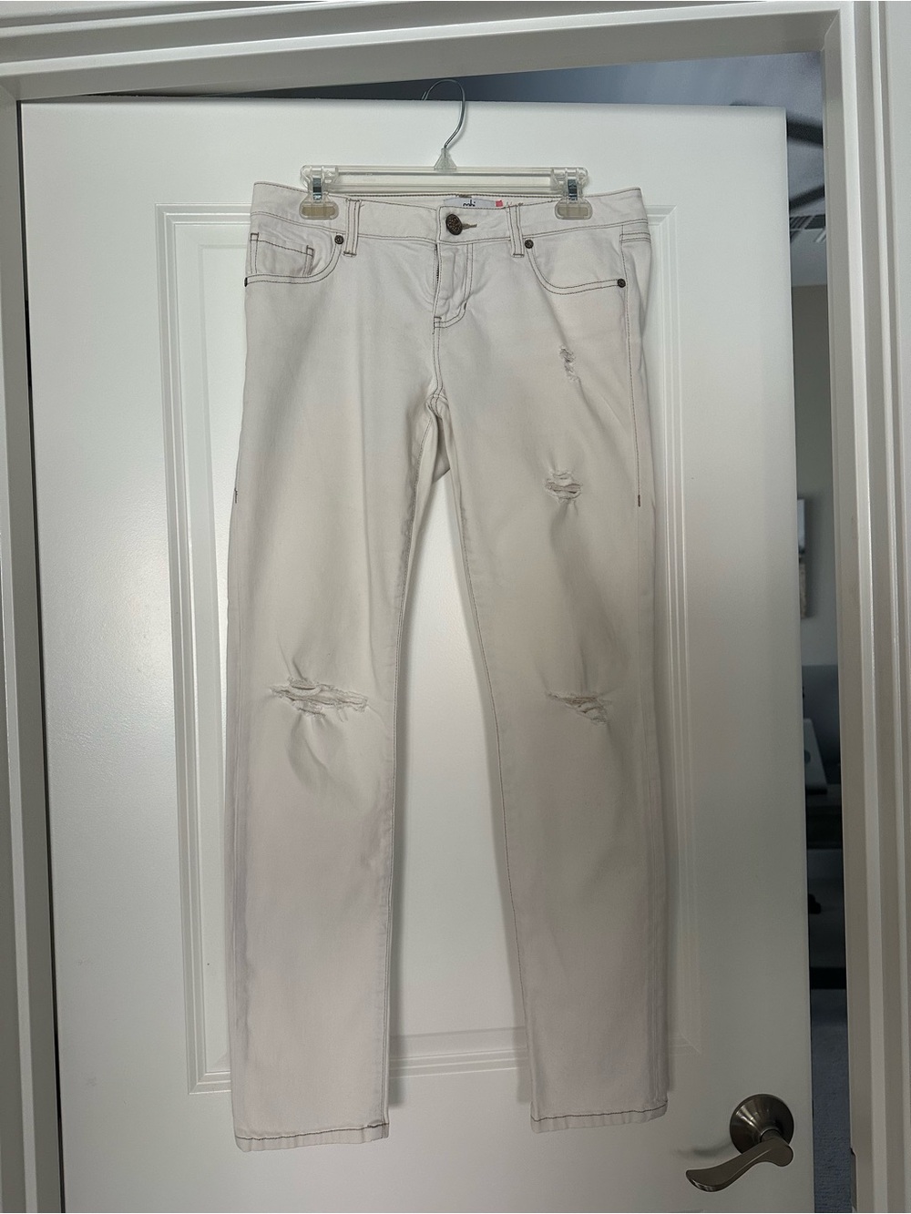 CAbi white slim boyfriend jeans size 4. EUC